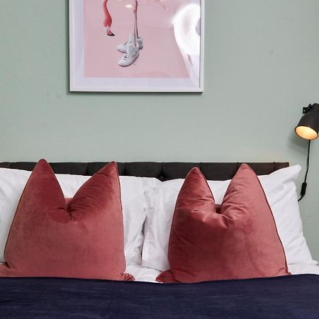 סטרטפורד-אפון-אבון Stunning Two Bedroom Apartment By Purestay Short Lets & Serviced Accommodation Warwickshire With Parking מראה חיצוני תמונה