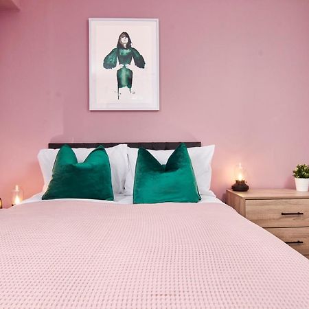 סטרטפורד-אפון-אבון Stunning Two Bedroom Apartment By Purestay Short Lets & Serviced Accommodation Warwickshire With Parking מראה חיצוני תמונה