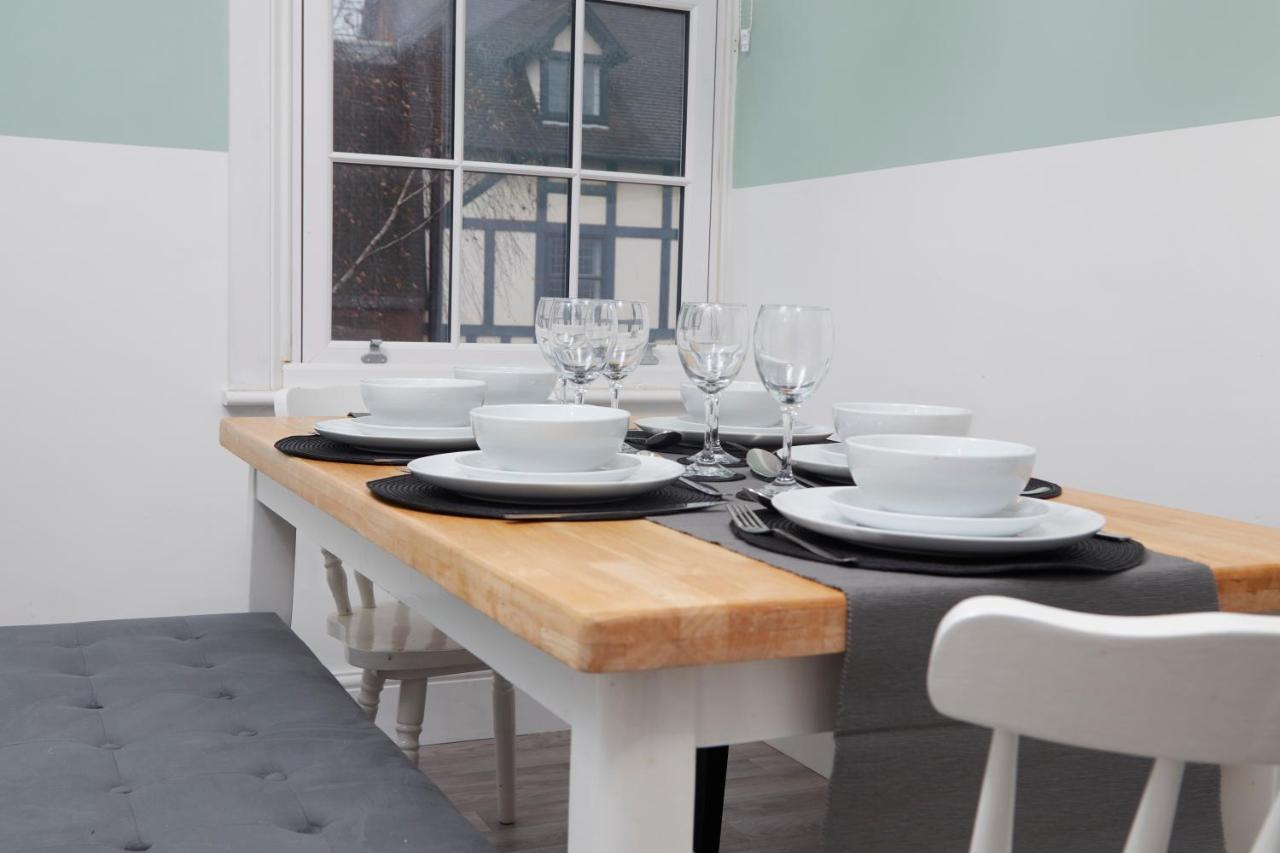 סטרטפורד-אפון-אבון Stunning Two Bedroom Apartment By Purestay Short Lets & Serviced Accommodation Warwickshire With Parking מראה חיצוני תמונה