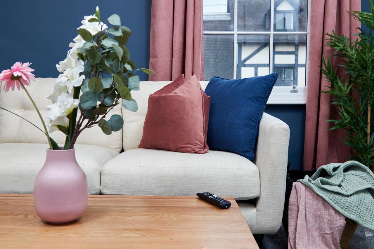 סטרטפורד-אפון-אבון Stunning Two Bedroom Apartment By Purestay Short Lets & Serviced Accommodation Warwickshire With Parking מראה חיצוני תמונה