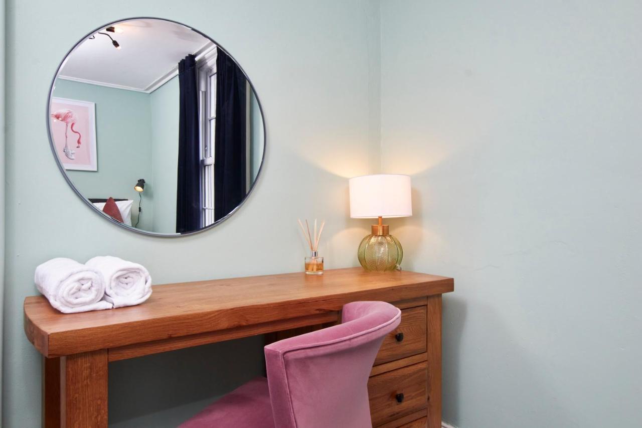סטרטפורד-אפון-אבון Stunning Two Bedroom Apartment By Purestay Short Lets & Serviced Accommodation Warwickshire With Parking מראה חיצוני תמונה