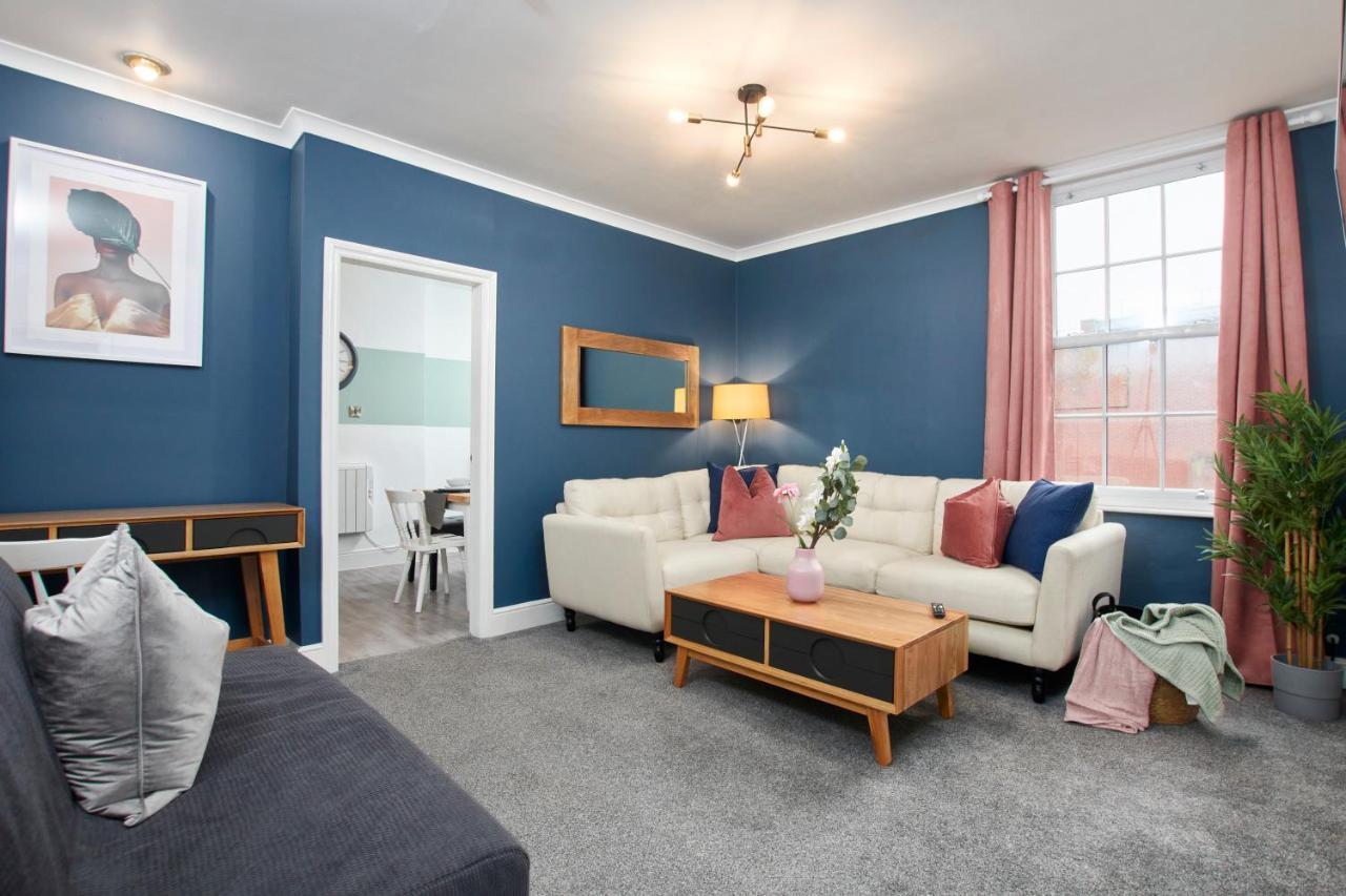 סטרטפורד-אפון-אבון Stunning Two Bedroom Apartment By Purestay Short Lets & Serviced Accommodation Warwickshire With Parking מראה חיצוני תמונה