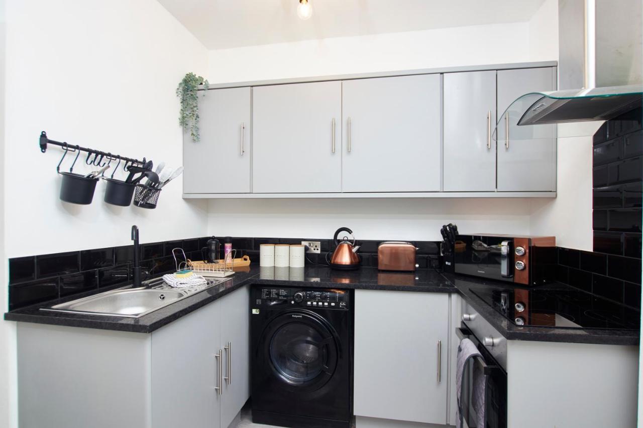 סטרטפורד-אפון-אבון Stunning Two Bedroom Apartment By Purestay Short Lets & Serviced Accommodation Warwickshire With Parking מראה חיצוני תמונה