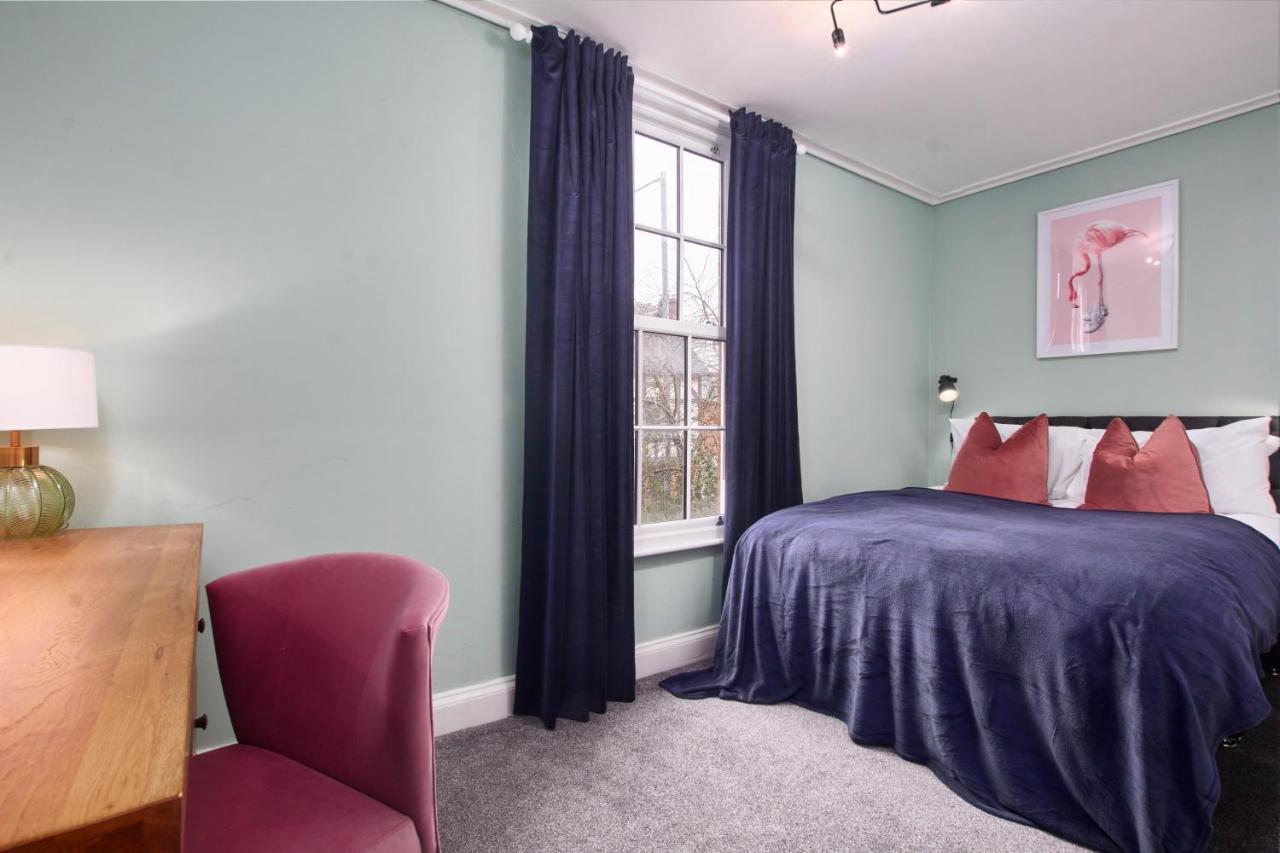 סטרטפורד-אפון-אבון Stunning Two Bedroom Apartment By Purestay Short Lets & Serviced Accommodation Warwickshire With Parking מראה חיצוני תמונה