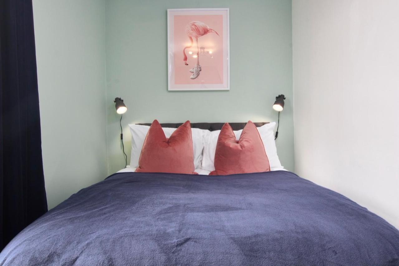 סטרטפורד-אפון-אבון Stunning Two Bedroom Apartment By Purestay Short Lets & Serviced Accommodation Warwickshire With Parking מראה חיצוני תמונה