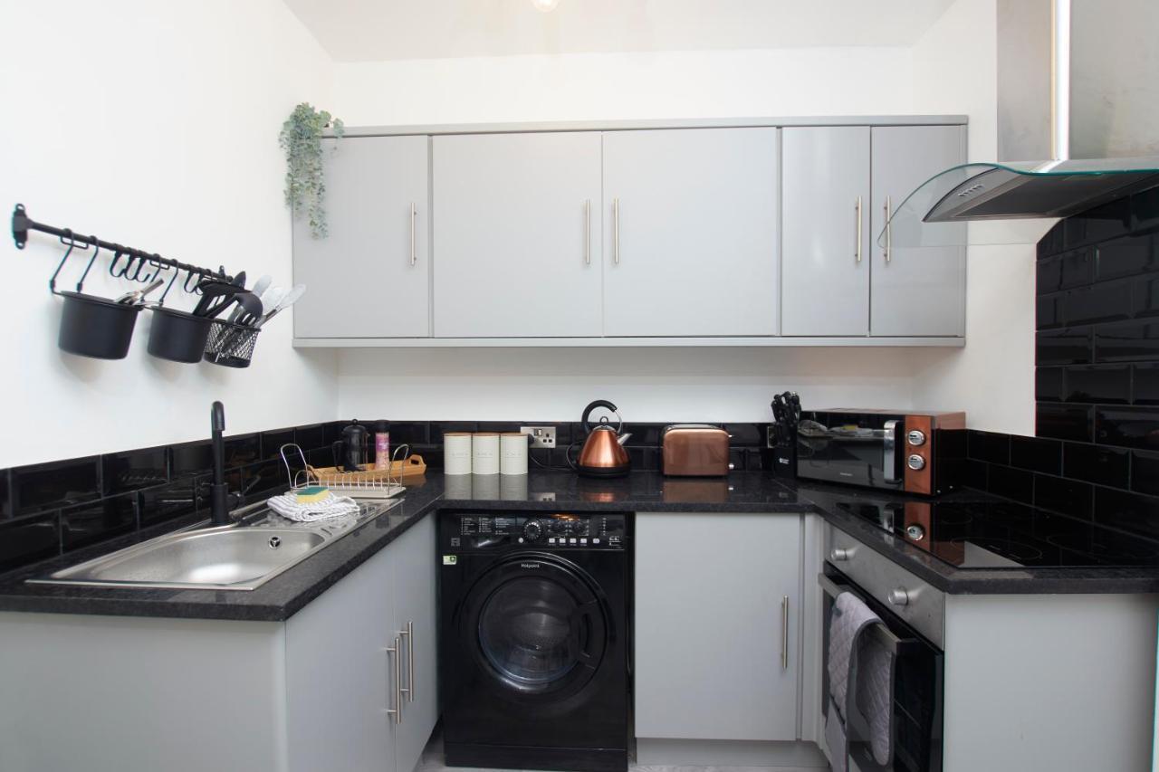 סטרטפורד-אפון-אבון Stunning Two Bedroom Apartment By Purestay Short Lets & Serviced Accommodation Warwickshire With Parking מראה חיצוני תמונה