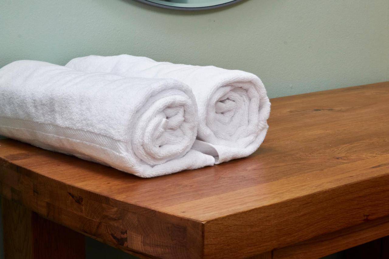 סטרטפורד-אפון-אבון Stunning Two Bedroom Apartment By Purestay Short Lets & Serviced Accommodation Warwickshire With Parking מראה חיצוני תמונה