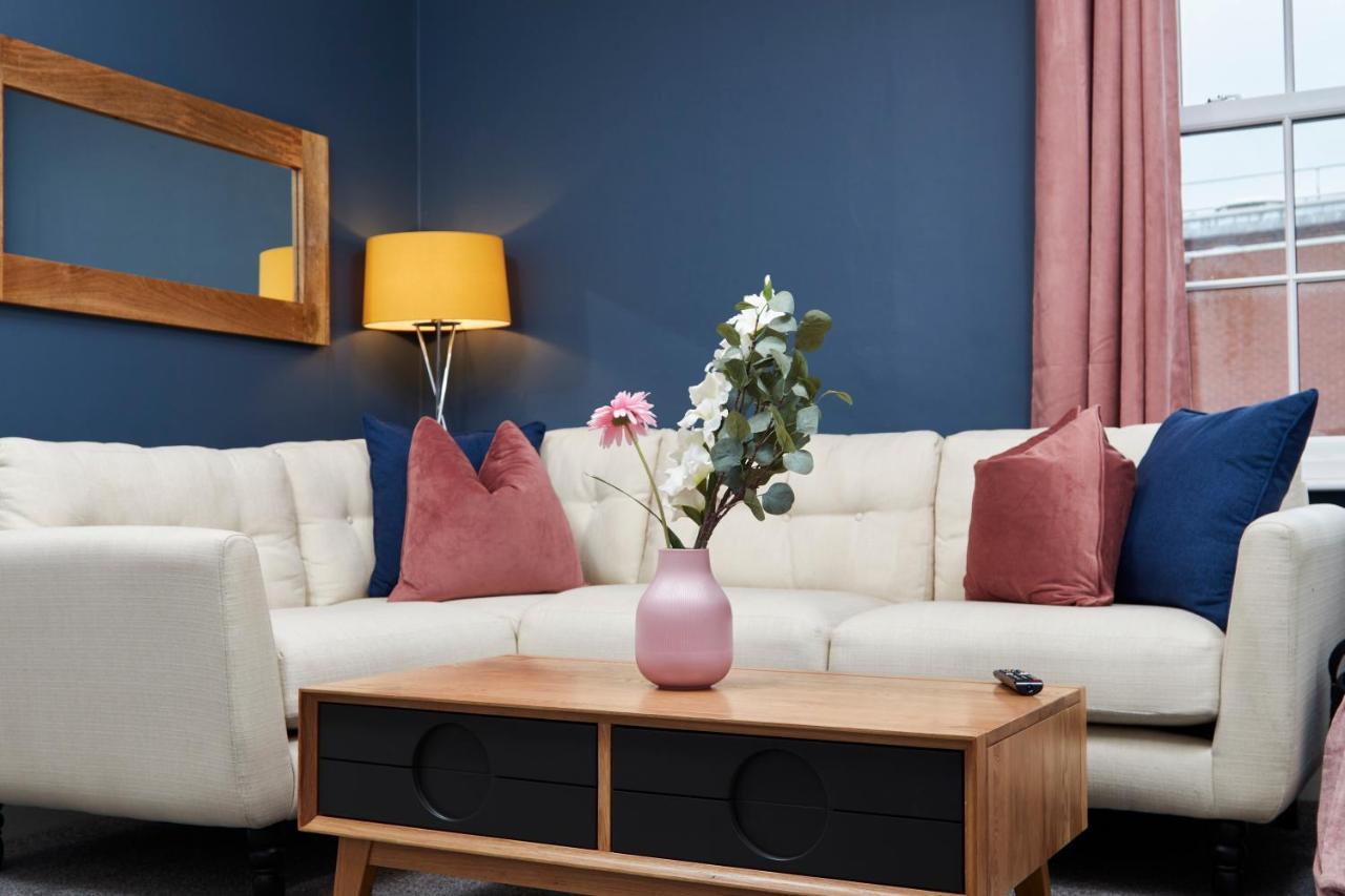 סטרטפורד-אפון-אבון Stunning Two Bedroom Apartment By Purestay Short Lets & Serviced Accommodation Warwickshire With Parking מראה חיצוני תמונה